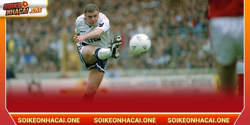Paul Gascoigne cũng là một trong số những tiền vệ xuất sắc nhất Tottenham.